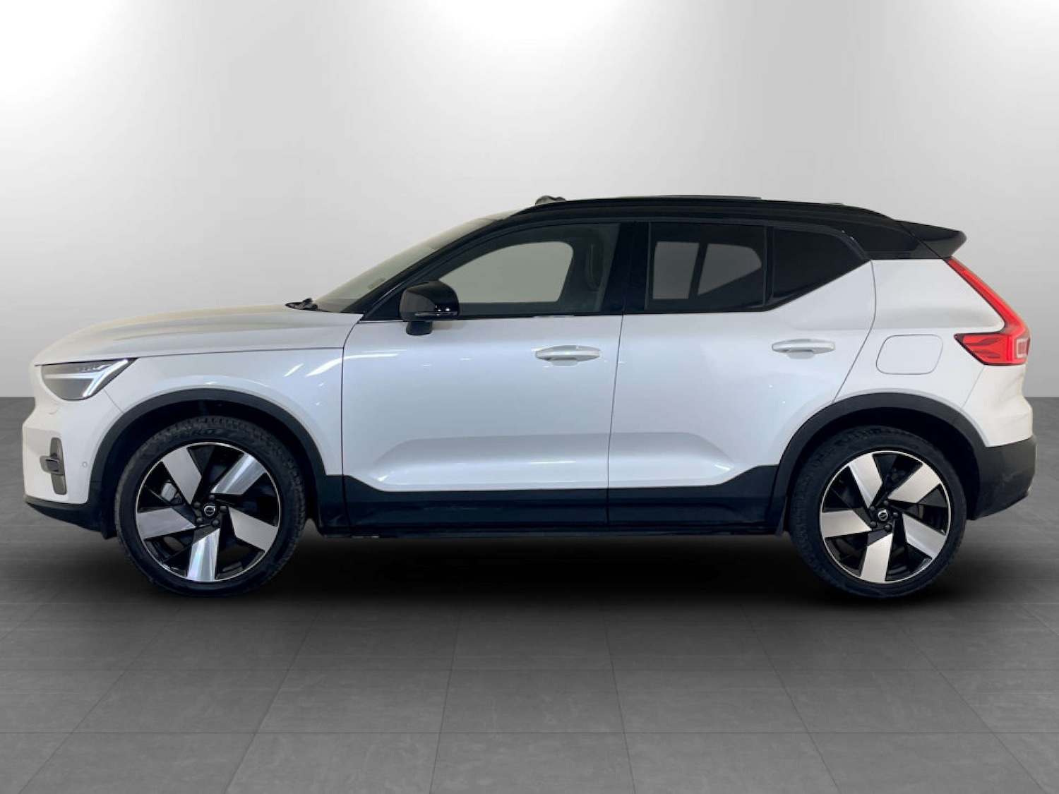 Used Volvo XC40 2023 for sale - 77681235: Photo 7
