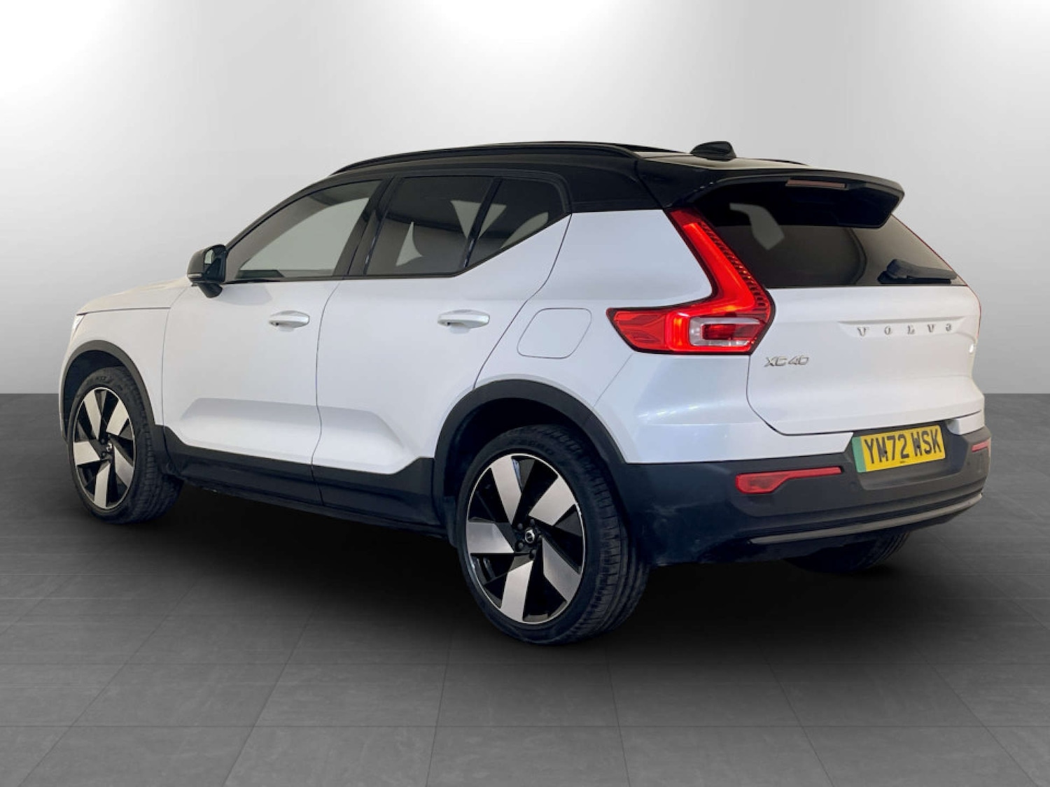 Used Volvo XC40 2023 for sale - 77681235: Photo 8