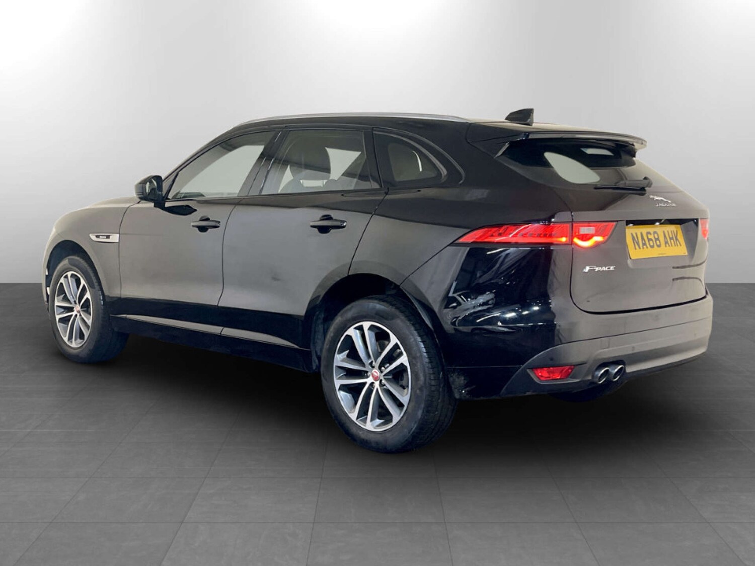 Used Jaguar F-Pace 2018 for sale - 77547722: Photo 8