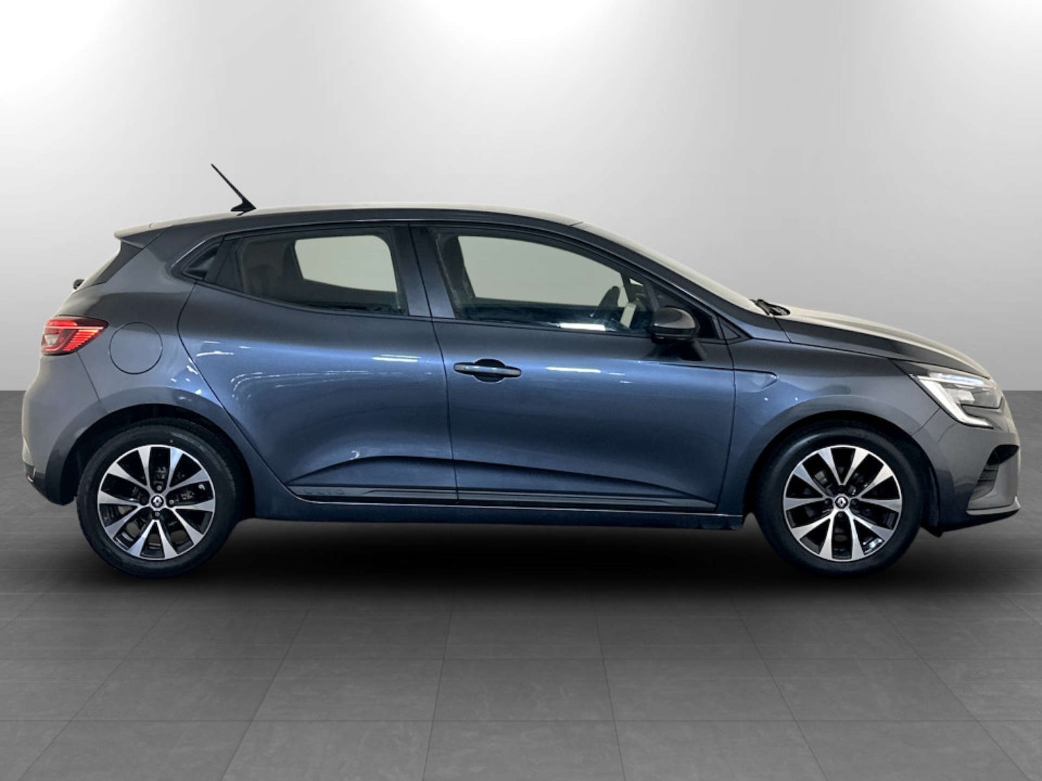 Used Renault Clio 2022 for sale - 77803632: Photo 11