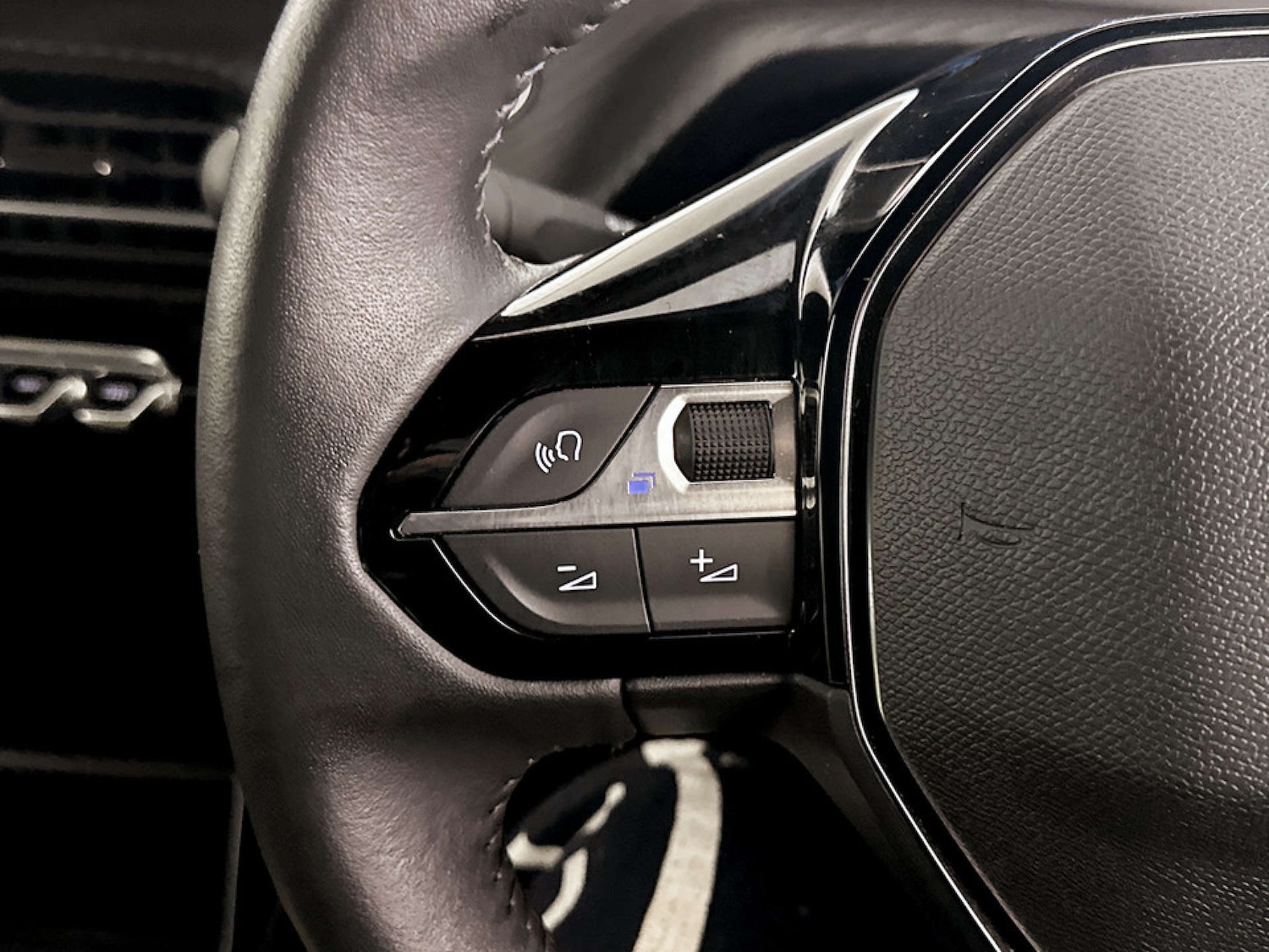 Used Peugeot 2008 2023 for sale - 77594857: Photo 17