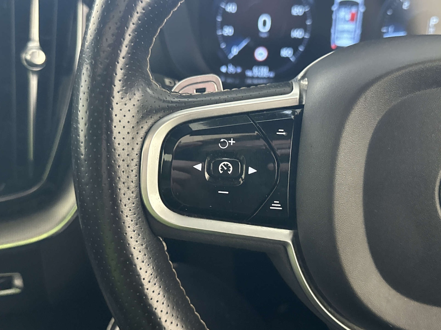 Used Volvo XC60 2018 for sale - 78041862: Photo 17