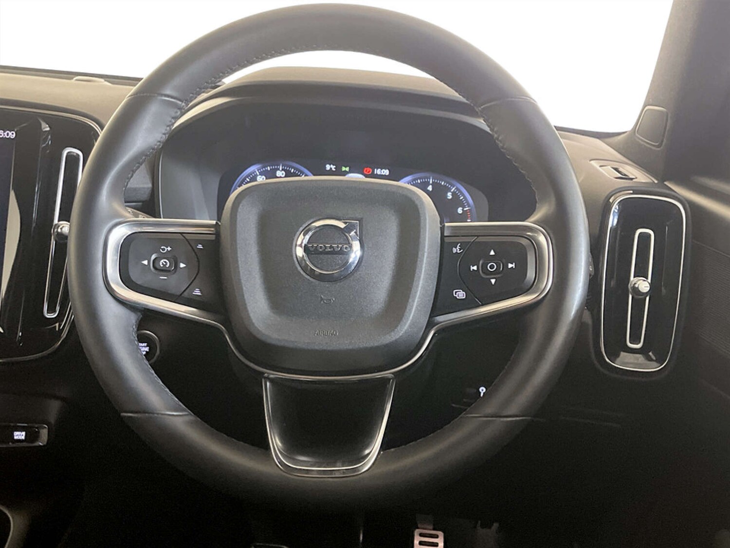 Used Volvo XC40 2021 for sale - 77342193: Photo 16