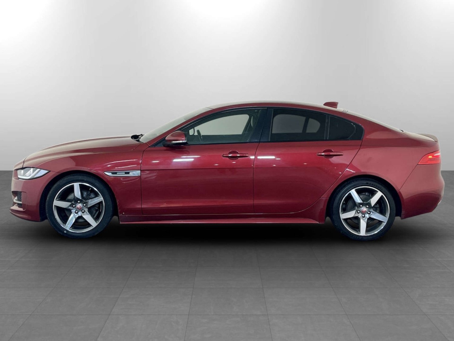 Used Jaguar XE 2019 for sale - 77469936: Photo 7