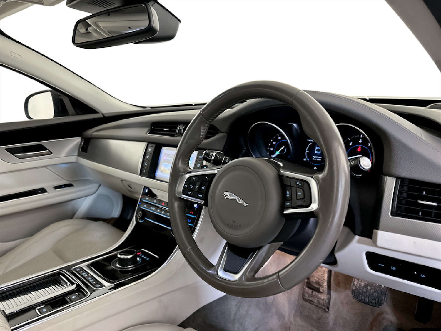 Used Jaguar XF 2018 for sale - 77535105: Photo 15