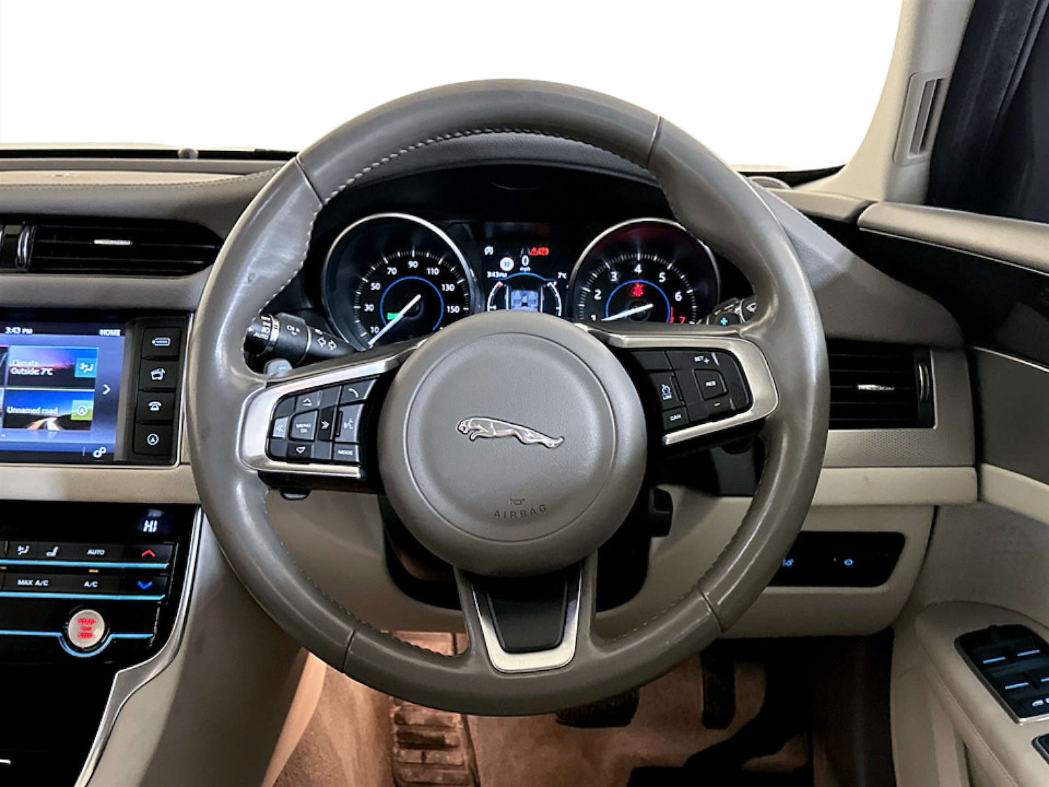 Used Jaguar XF 2018 for sale - 77535105: Photo 16