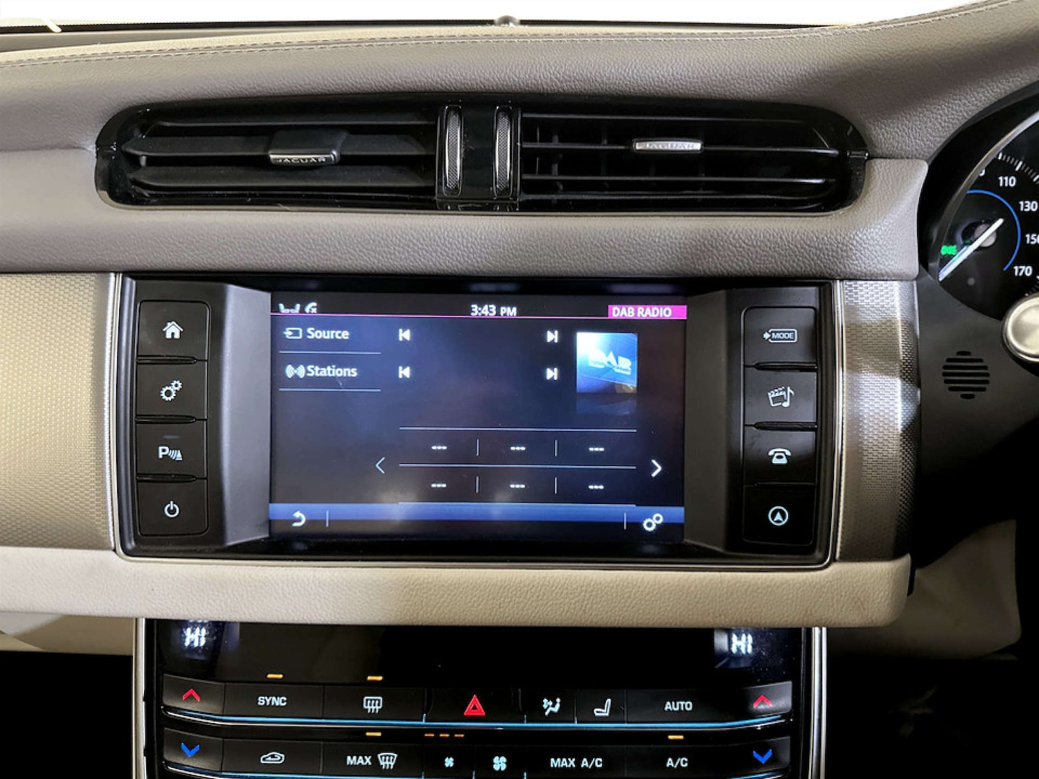 Used Jaguar XF 2018 for sale - 77535105: Photo 23