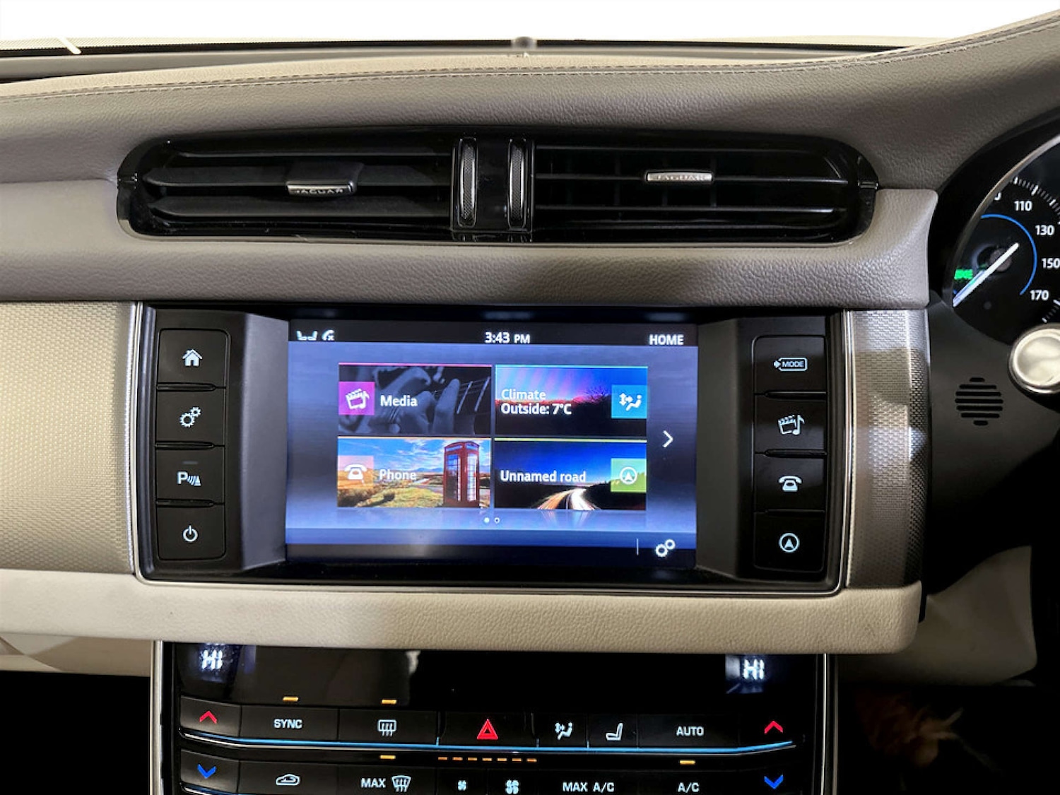 Used Jaguar XF 2018 for sale - 77535105: Photo 24