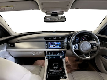 Used Jaguar XF 2018 for sale - 77535105: Photo