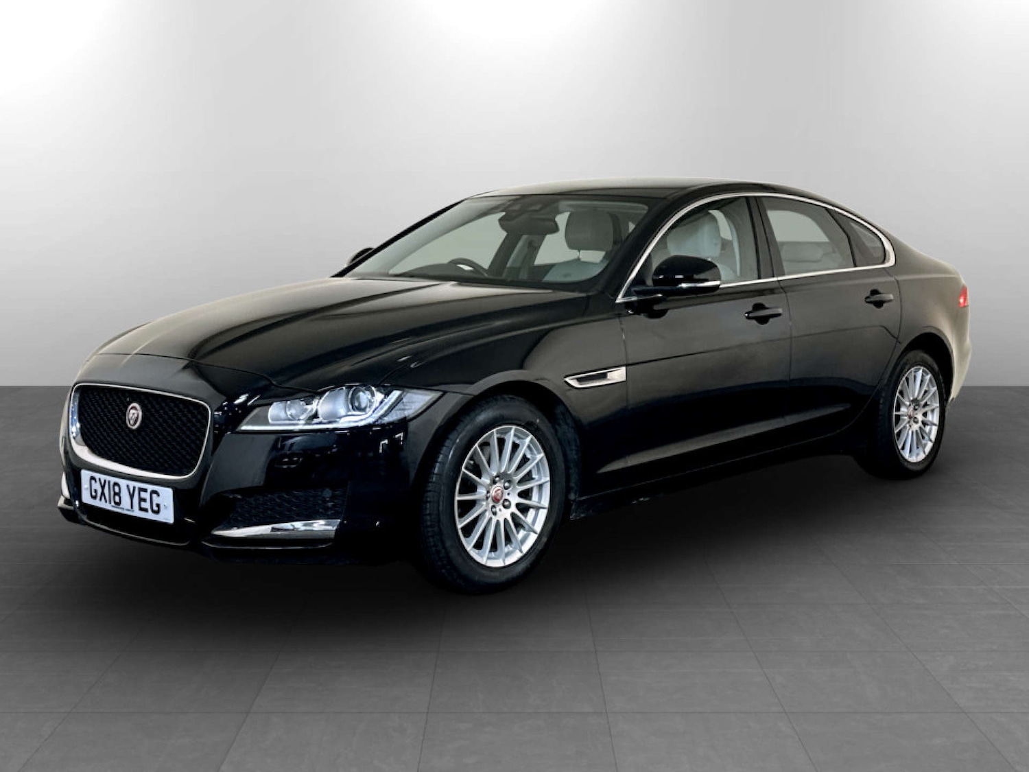 Used Jaguar XF 2018 for sale - 77535105: Photo 6