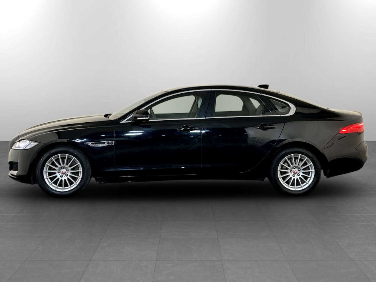Used Jaguar XF 2018 for sale - 77535105: Photo 7