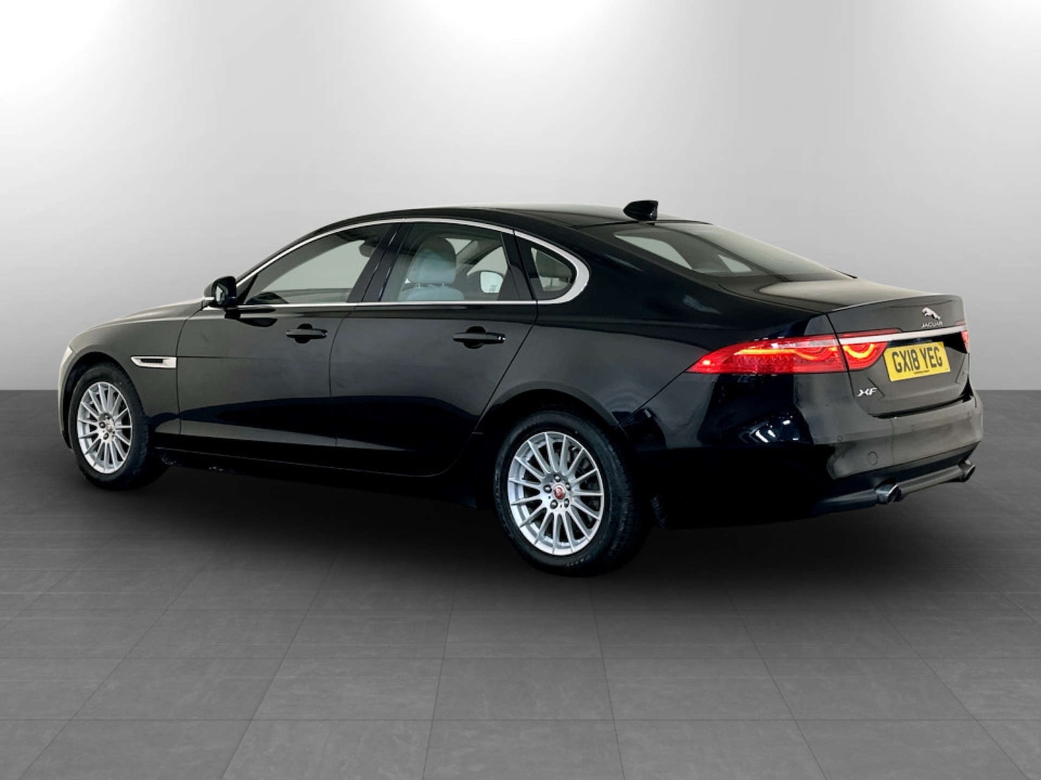 Used Jaguar XF 2018 for sale - 77535105: Photo 8