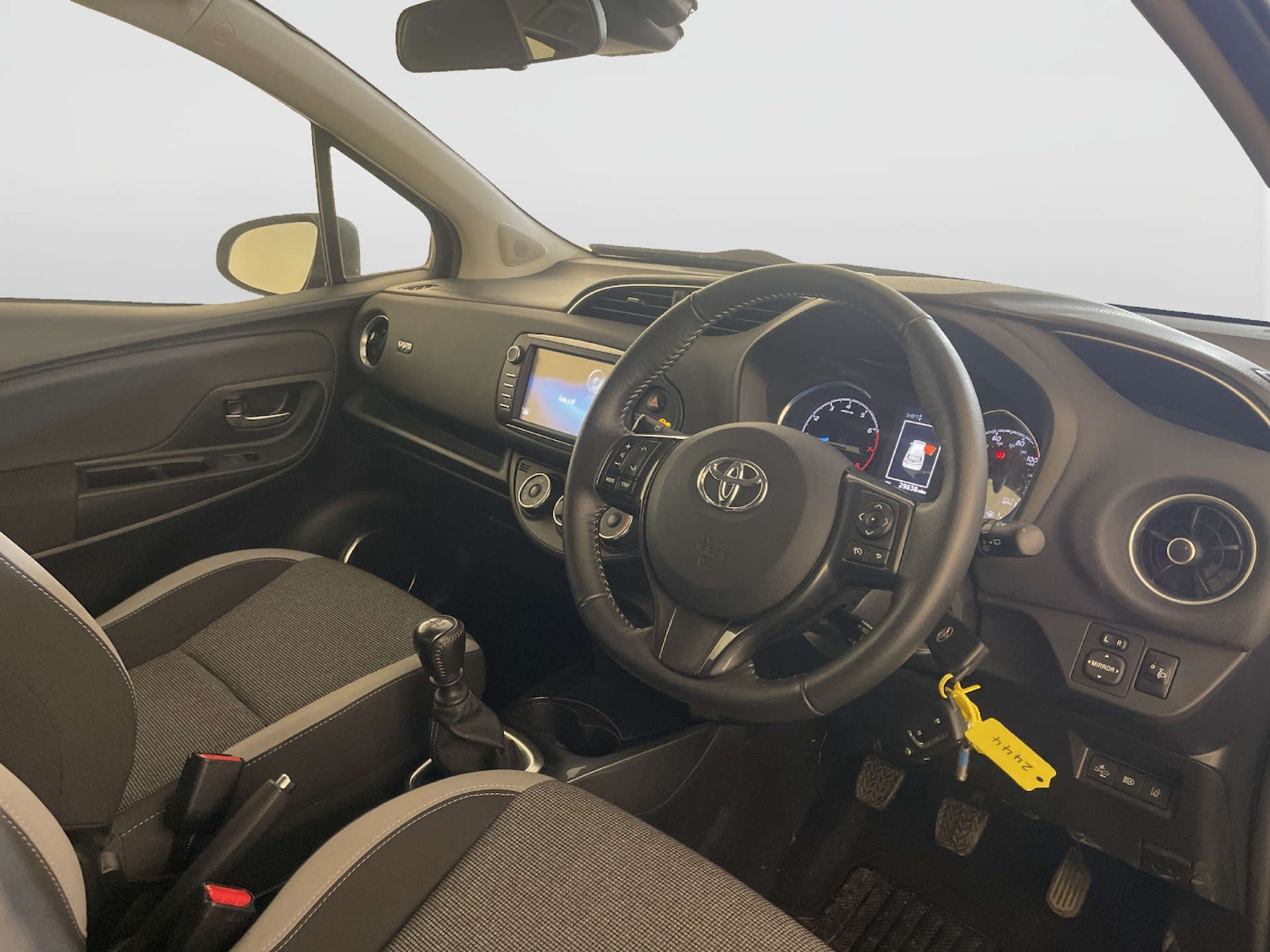 Used Toyota Yaris 2019 for sale - 78032015: Photo 23