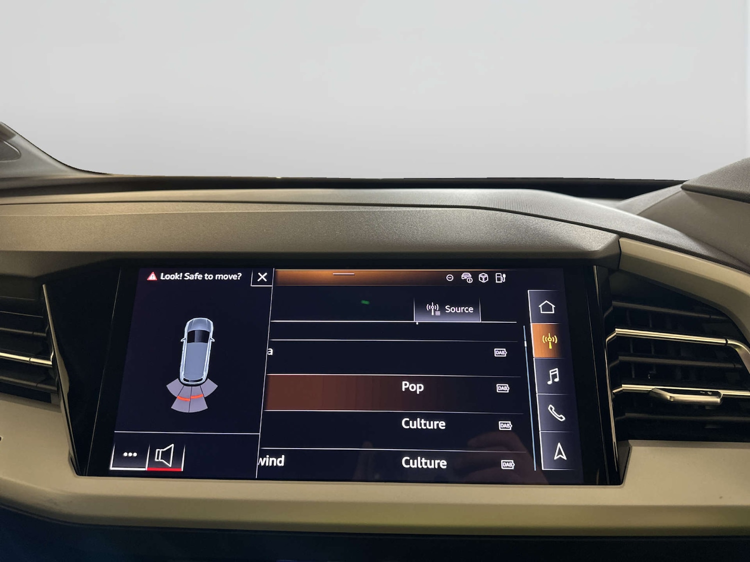 Used Audi Q4 e-tron 2023 for sale - 77850653: Photo 20