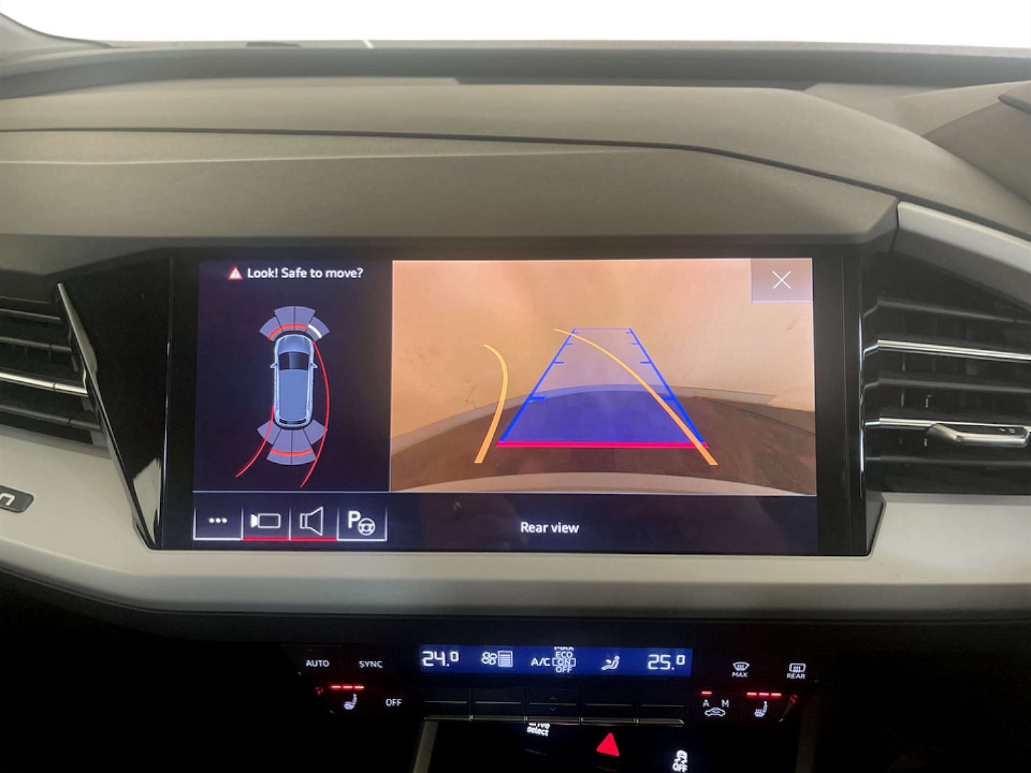 Used Audi Q4 e-tron 2023 for sale - 77643156: Photo 19