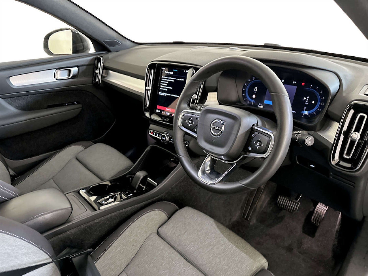 Used Volvo XC40 2024 for sale - 77621942: Photo 14