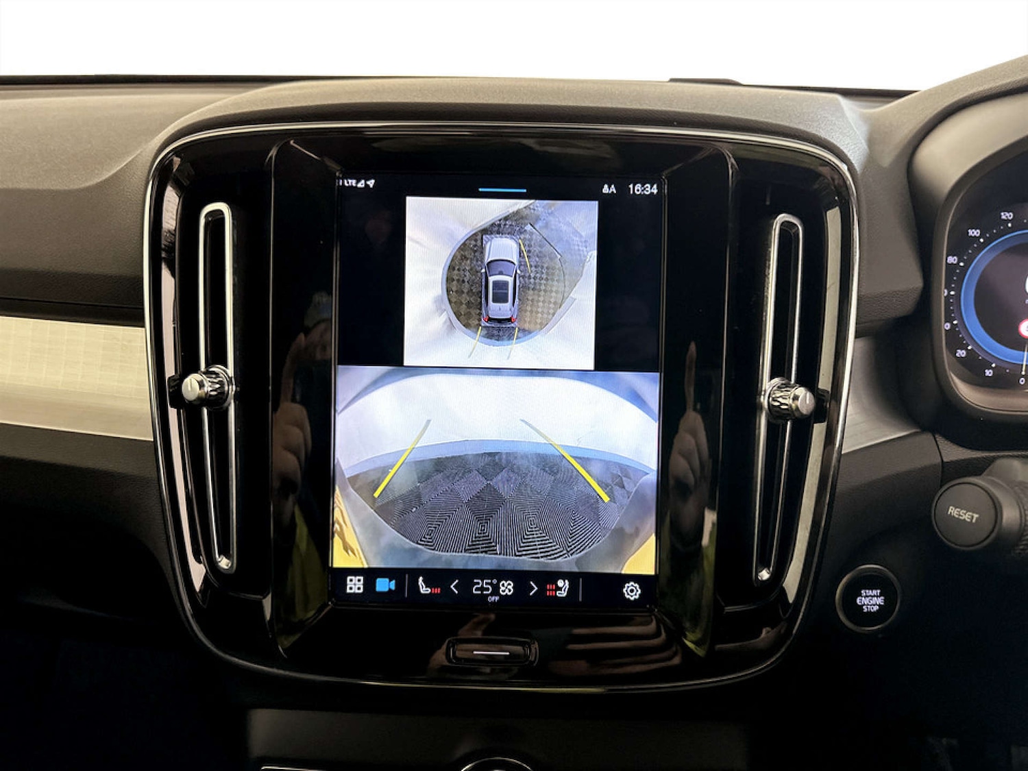 Used Volvo XC40 2024 for sale - 77621942: Photo 19