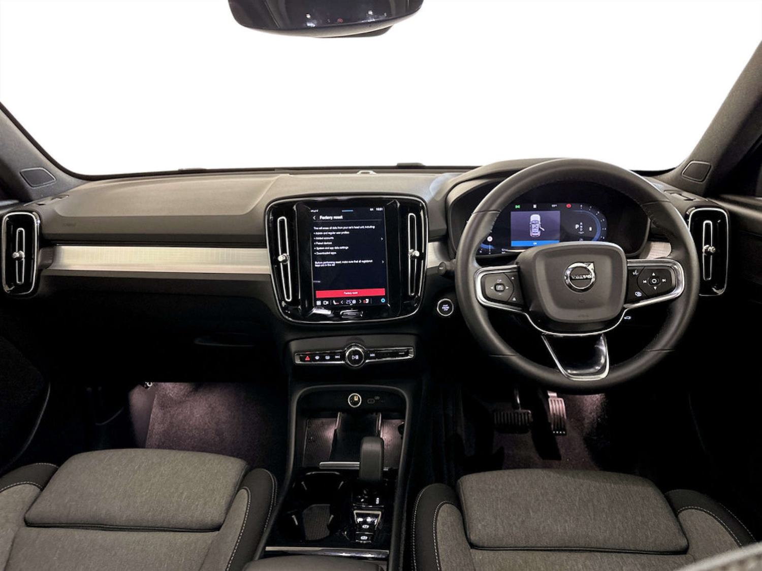 Used Volvo XC40 2024 for sale - 77621942: Photo 3