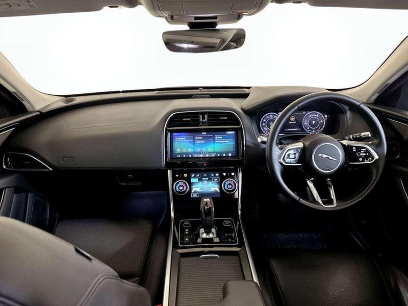 Used Jaguar XE 2020 for sale - 76797153: Photo 3