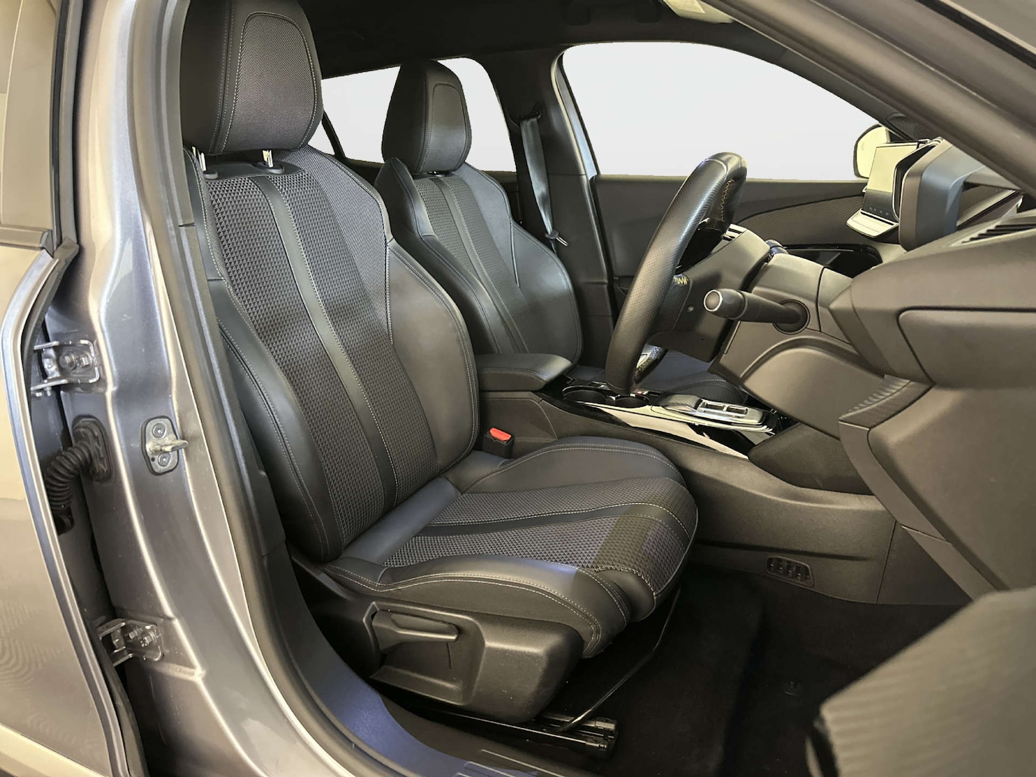 Used Peugeot E-2008 2022 for sale - 78112458: Photo 13