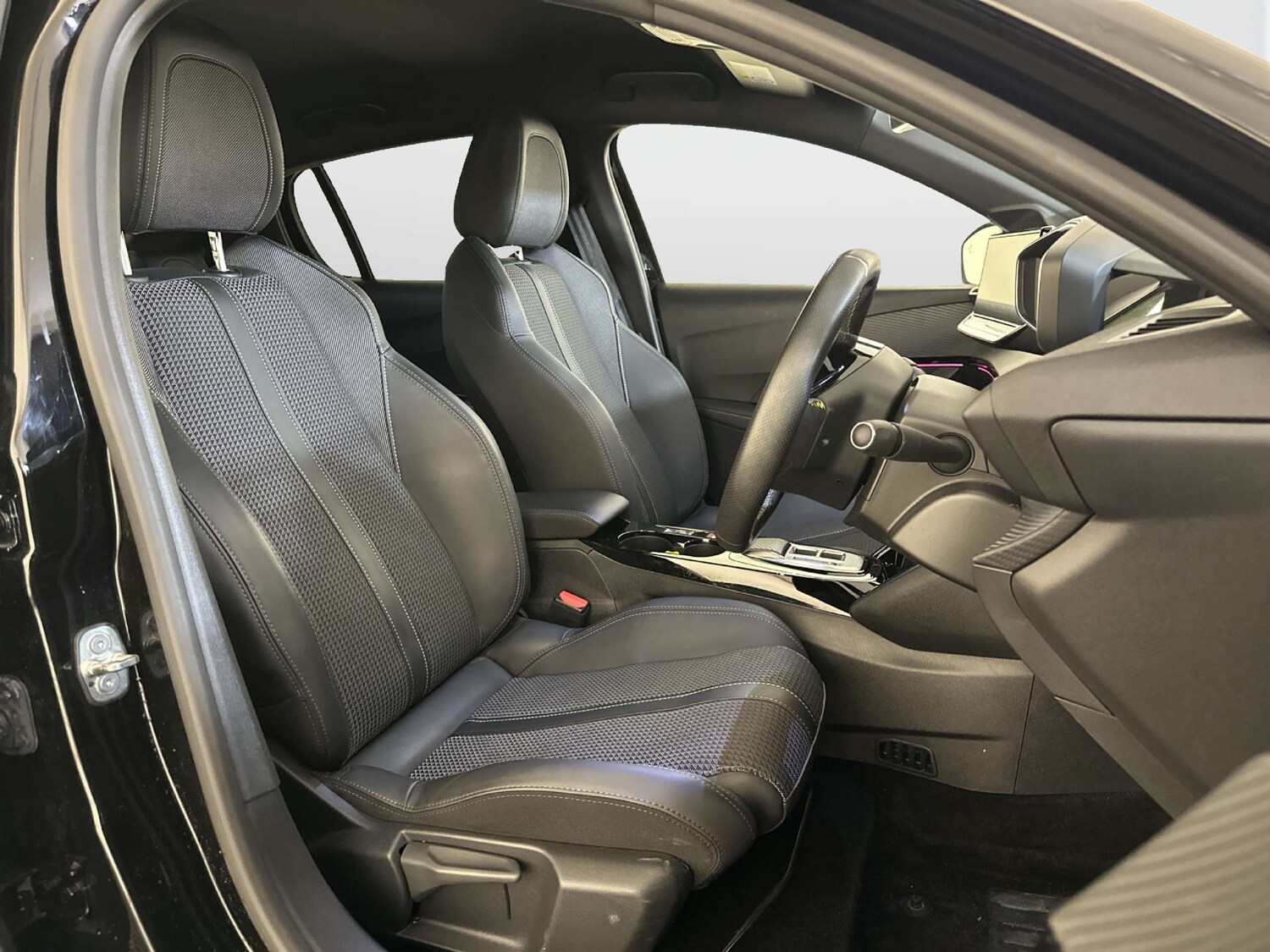 Used Peugeot 208 2023 for sale - 77990055: Photo 13