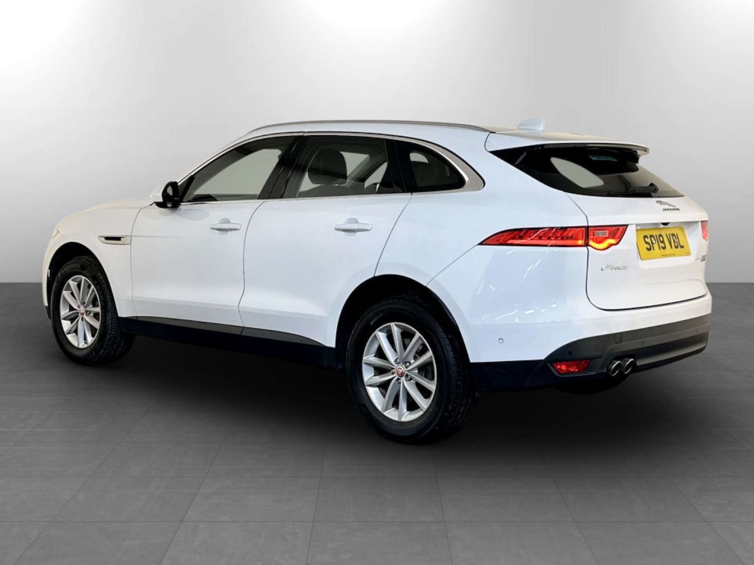 Used Jaguar F-Pace 2019 for sale - 77604012: Photo 8