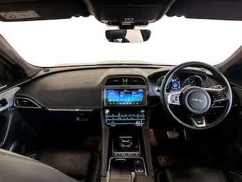 Used Jaguar F-Pace 2019 for sale - 77233568: Photo