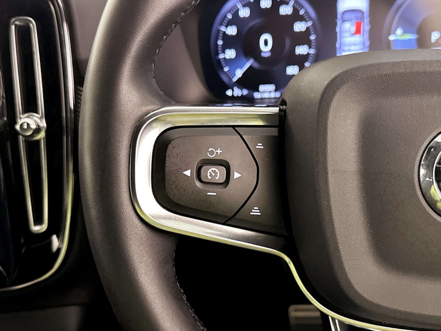 Used Volvo XC40 2022 for sale - 77523305: Photo 17