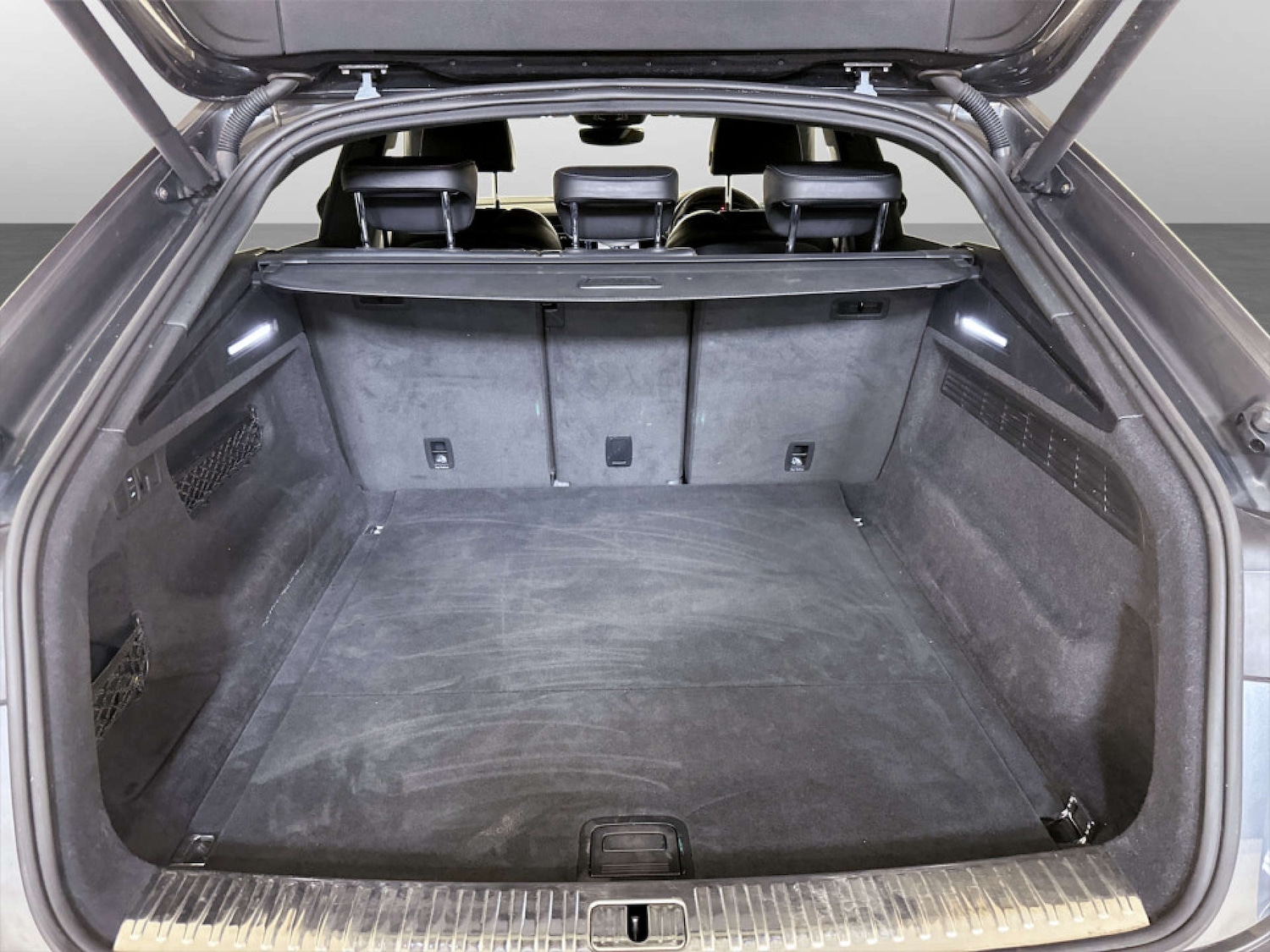 Used Audi Q8 2020 for sale - 77185055: Photo 15