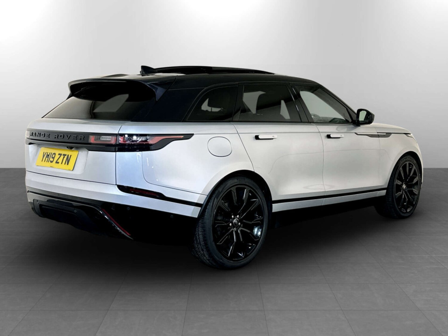 Used Land Rover Range Rover Velar 2019 for sale - 77581159: Photo 11