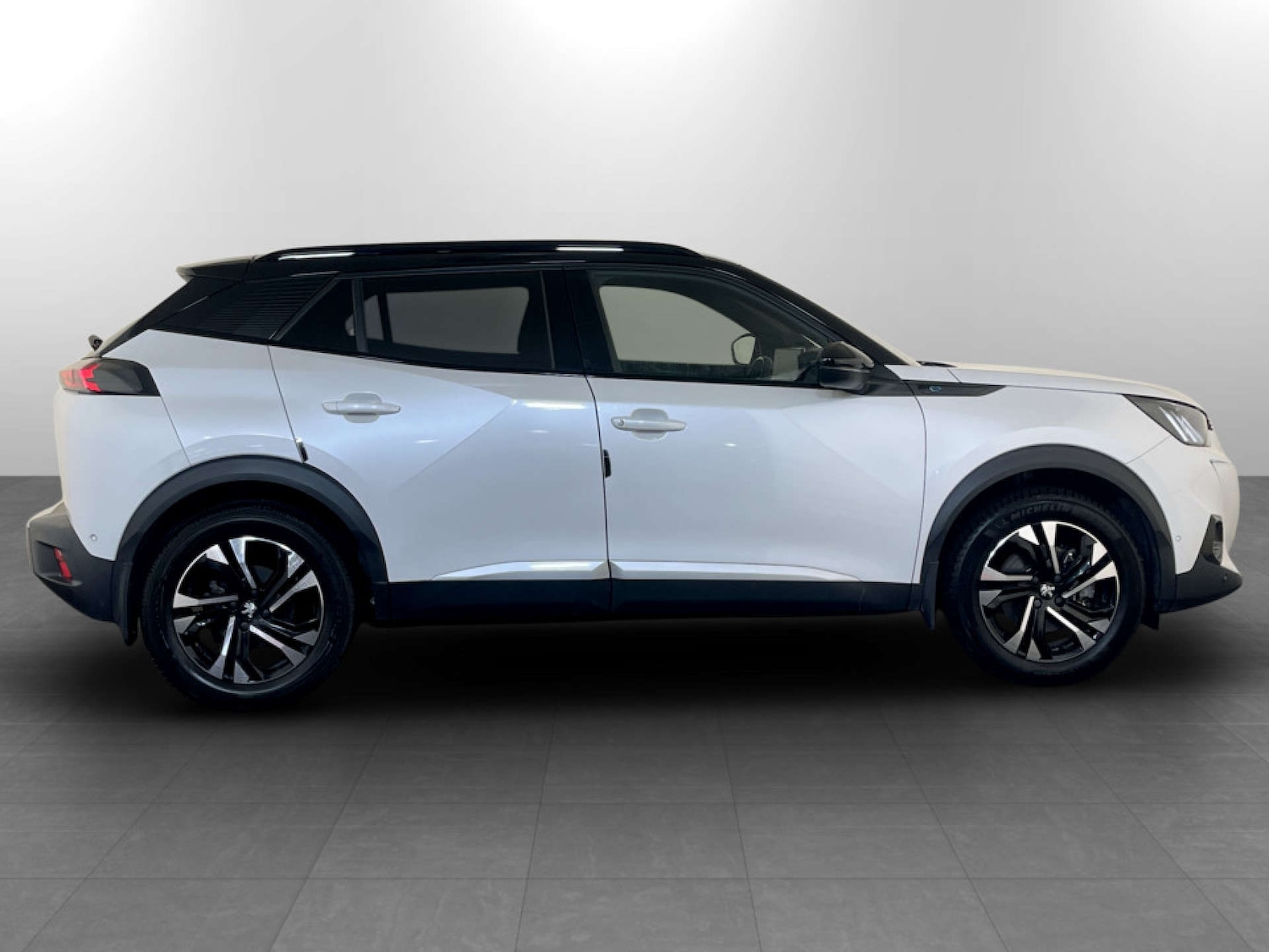 Used Peugeot 2008 2021 for sale - 77621947: Photo 12