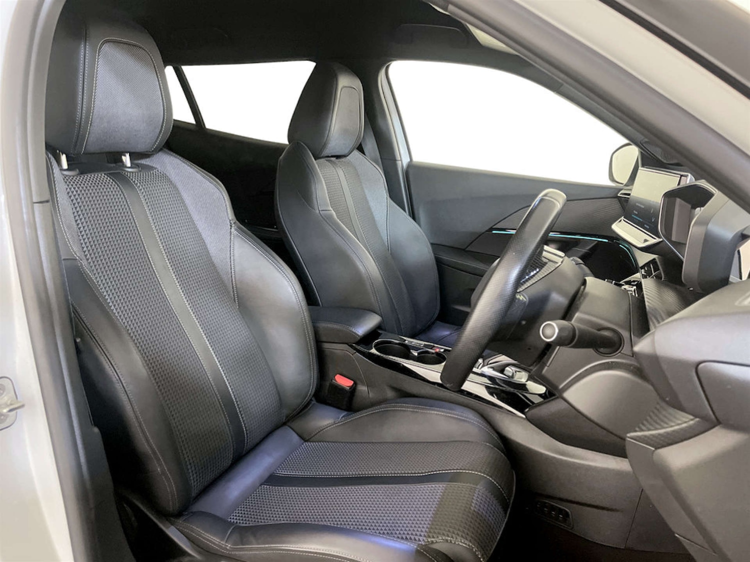 Used Peugeot 2008 2021 for sale - 77621947: Photo 14