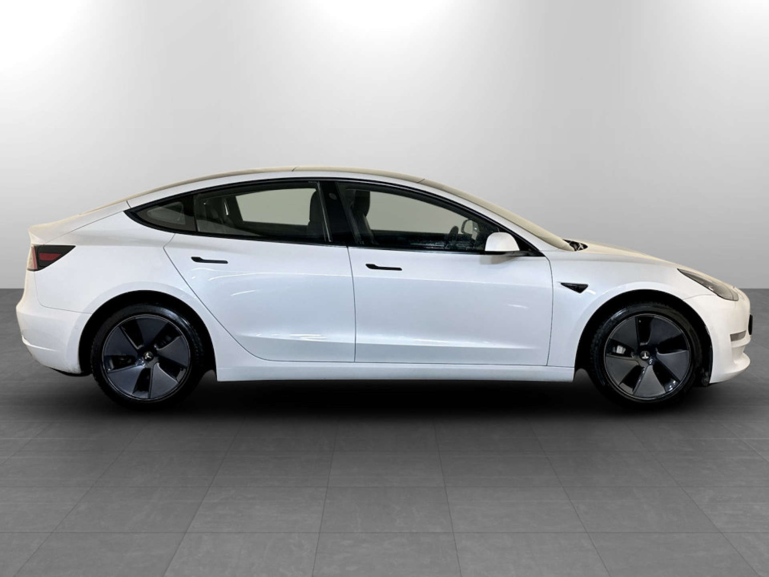 Used Tesla Model 3 2021 for sale - 77185000: Photo 11