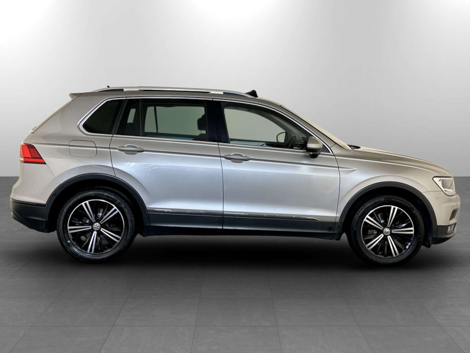 Used Volkswagen Tiguan 2018 for sale - 77355496: Photo 11