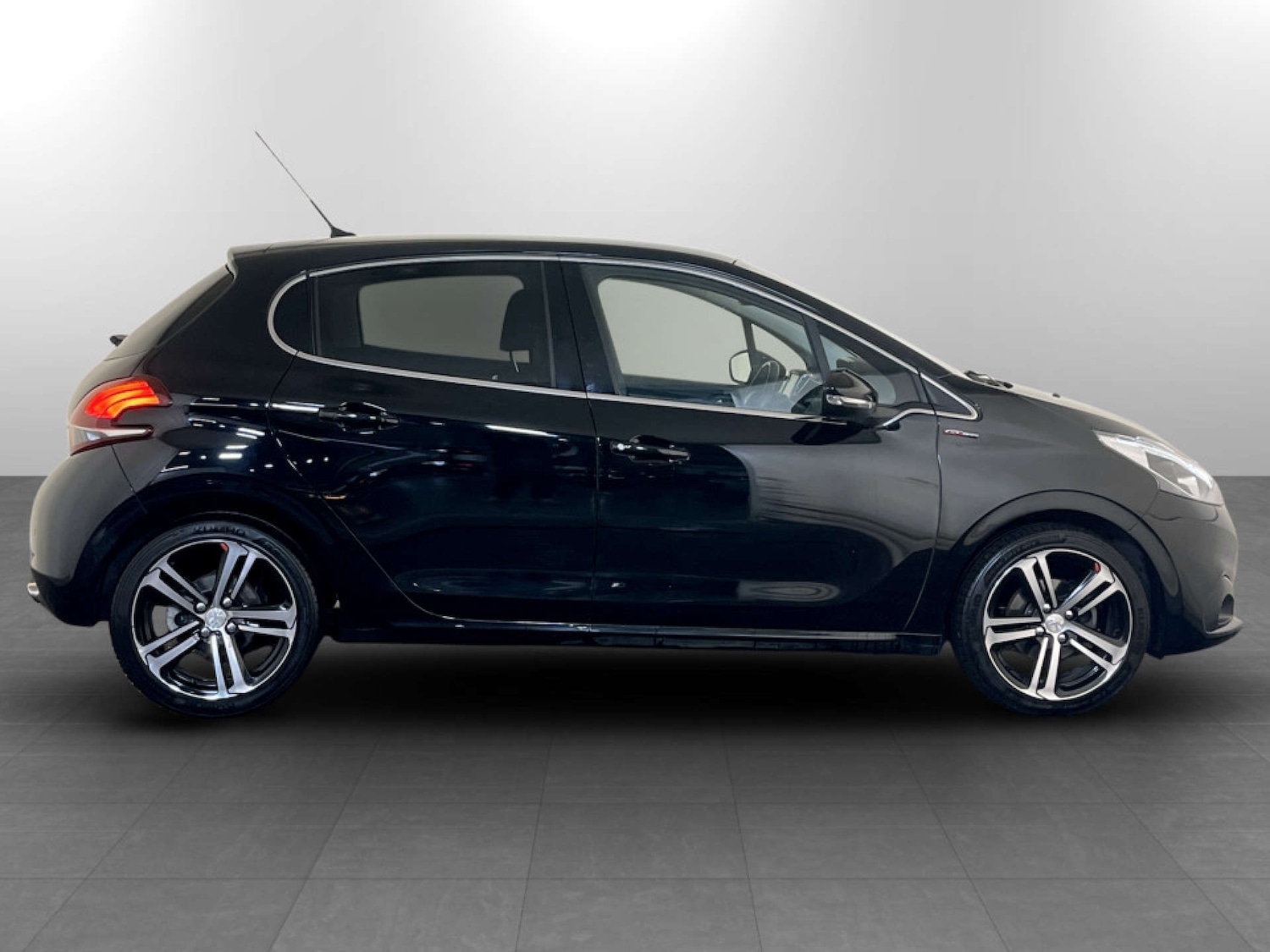 Used Peugeot 208 2015 for sale - 77494154: Photo 11