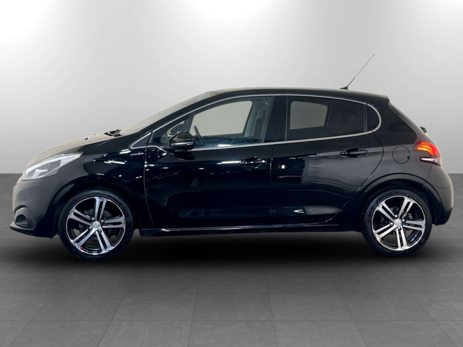 Used Peugeot 208 2015 for sale - 77494154: Photo 7