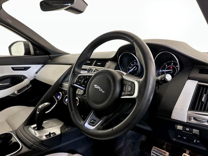 Used Jaguar E-Pace 2019 for sale - 76534397: Photo 15