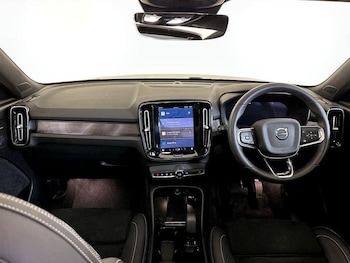 Used Volvo XC40 2023 for sale - 75969322: Photo
