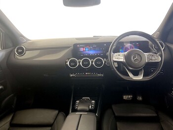 Used Mercedes-Benz GLA 2021 for sale - 77262726: Photo