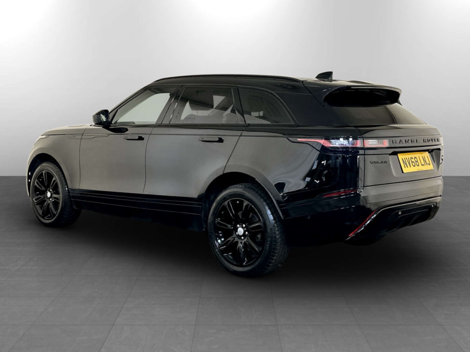 Used Land Rover Range Rover Velar 2018 for sale - 77299381: Photo 8