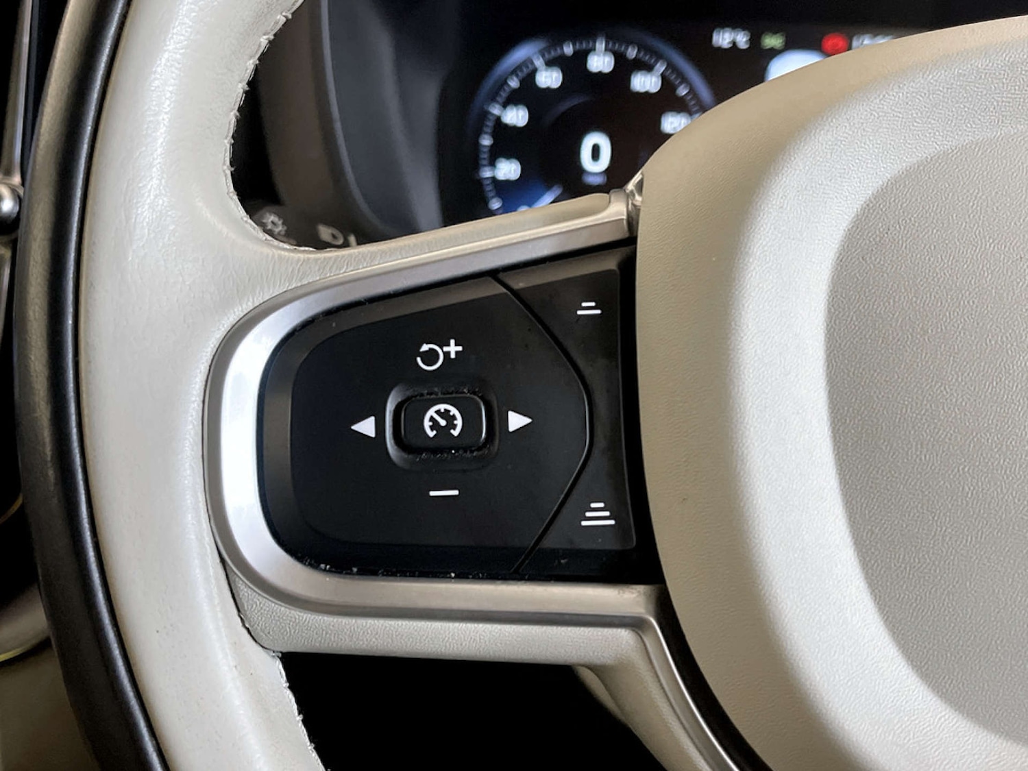 Used Volvo XC60 2019 for sale - 77299393: Photo 18