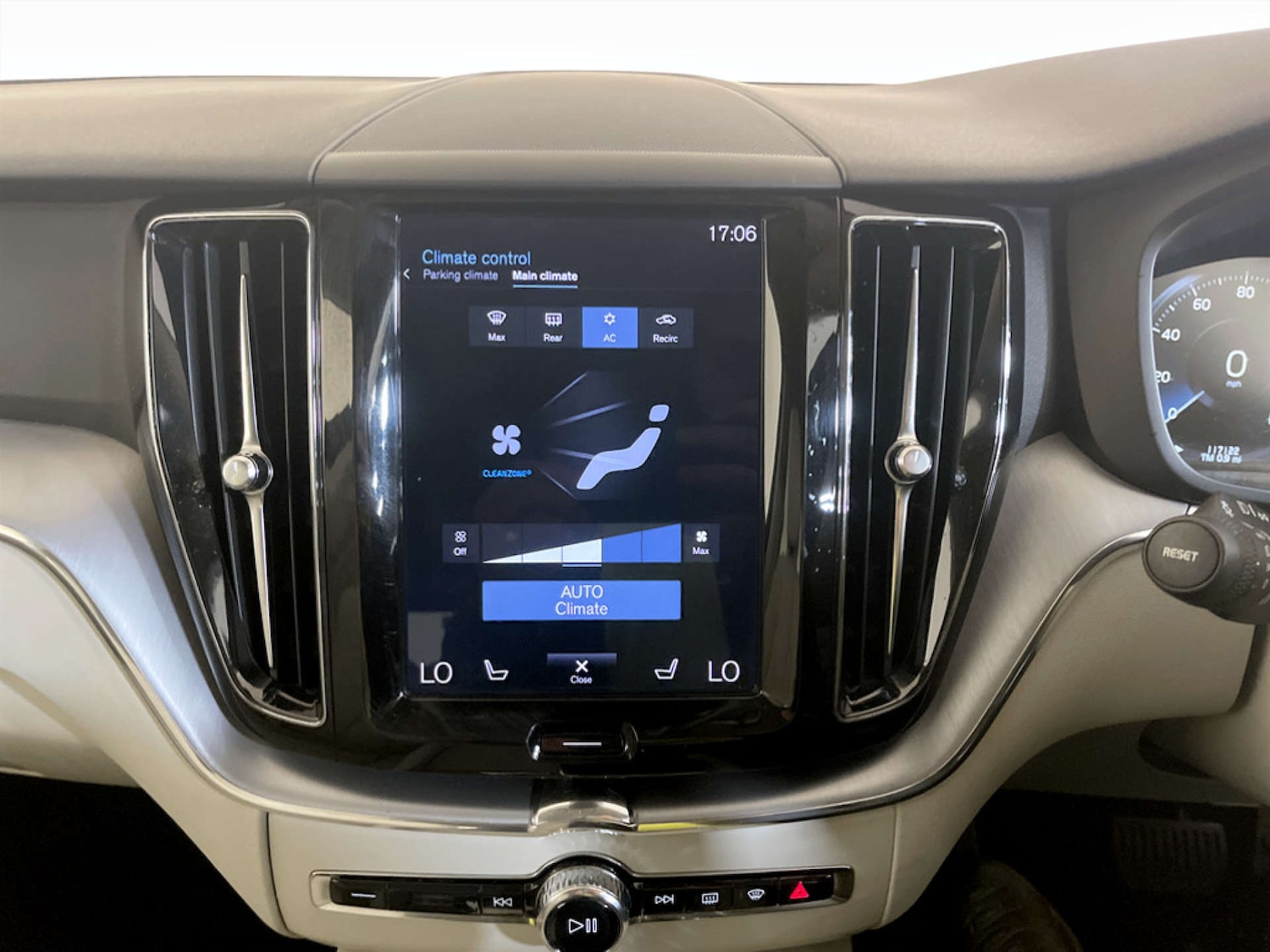 Used Volvo XC60 2019 for sale - 77299393: Photo 25