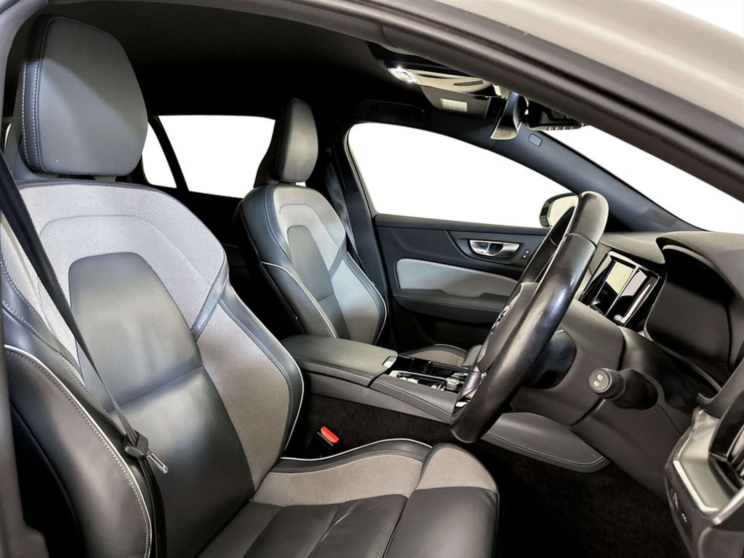 Used Volvo V60 2021 for sale - 77765837: Photo 13