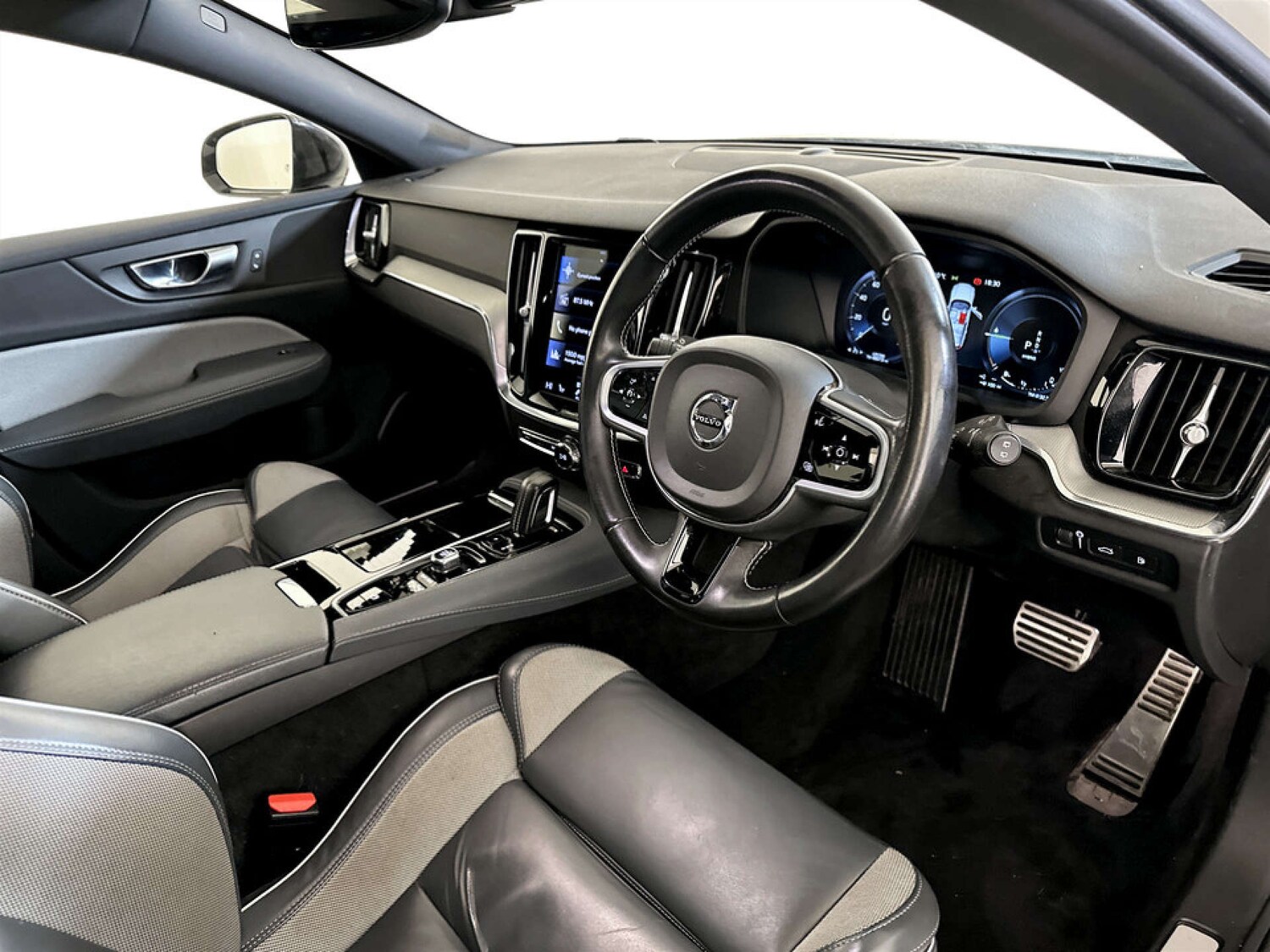 Used Volvo V60 2021 for sale - 77765837: Photo 15