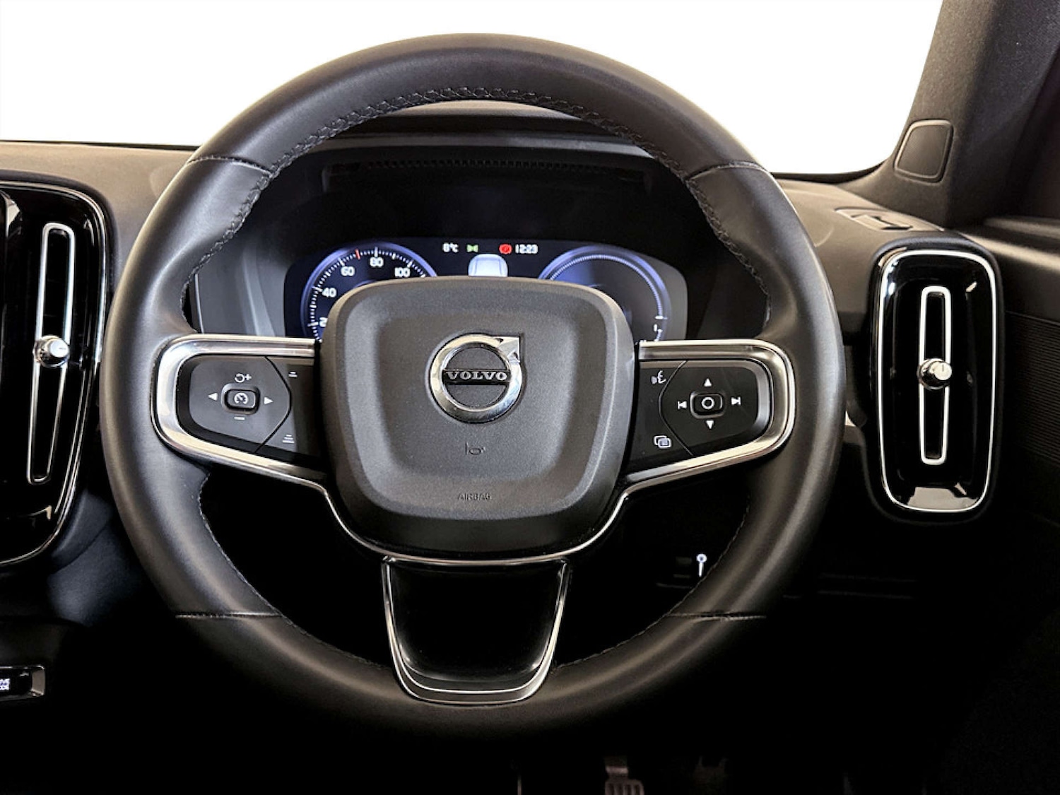 Used Volvo XC40 2022 for sale - 77185102: Photo 16