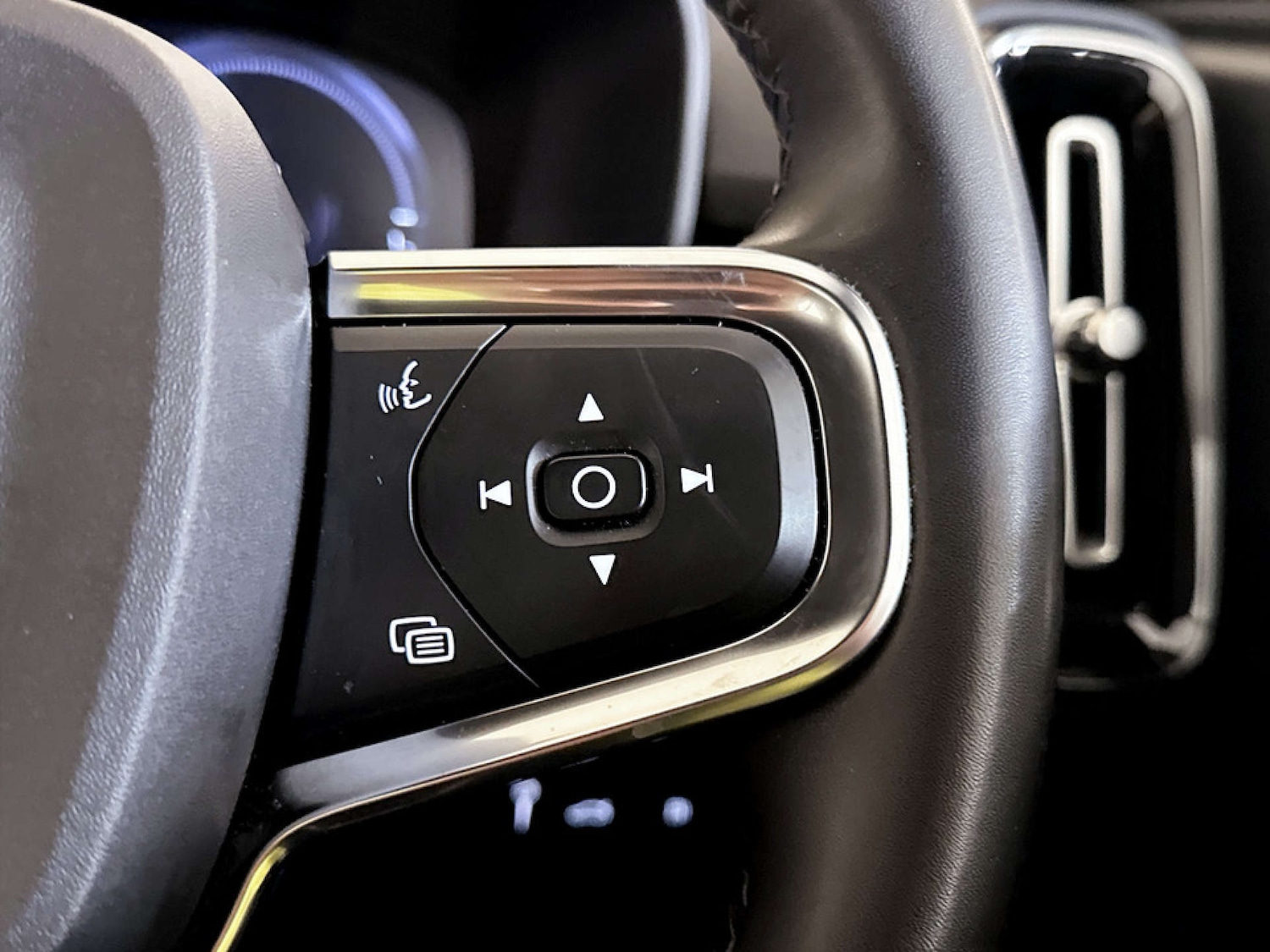 Used Volvo XC40 2022 for sale - 77185102: Photo 19