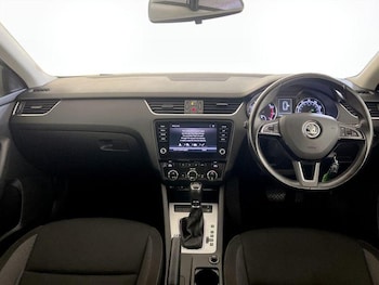 Used Skoda Octavia 2017 for sale - 76202205: Photo 3