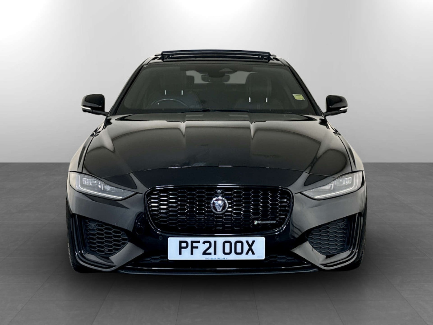 Used Jaguar XE 2021 for sale - 77185256: Photo 5