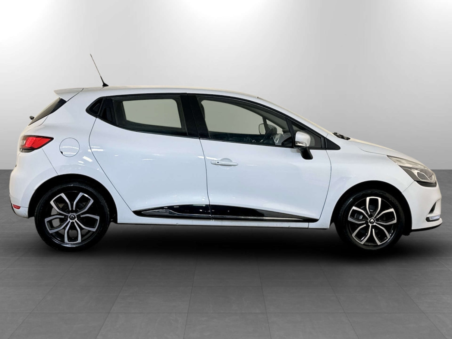 Used Renault Clio 2018 for sale - 77184908: Photo 11