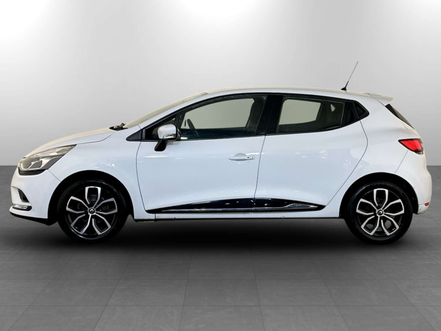 Used Renault Clio 2018 for sale - 77184908: Photo 7